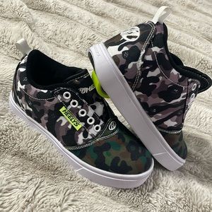 New  Heelys wheel shoes